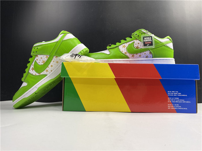 NK SB Dunk Low Supreme Stars Mean Green DH3228-101 detail 2