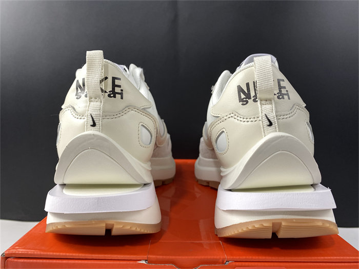 NK Vaporwaffle sacai Sail Gum DD1875-100 detail 5
