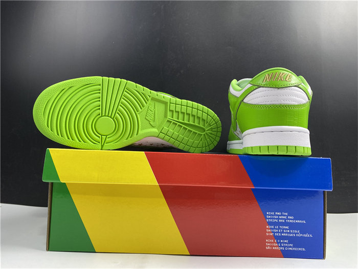 NK SB Dunk Low Supreme Stars Mean Green DH3228-101 detail 6
