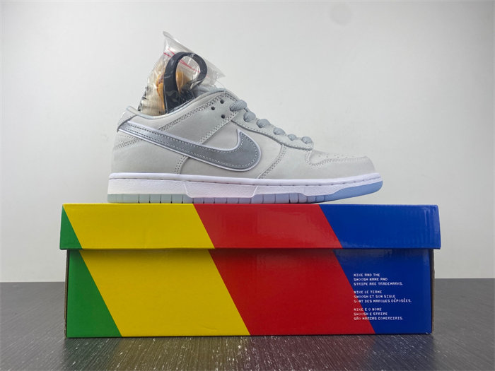 NK SB Dunk Low White Lobster FD8776-100 detail 4