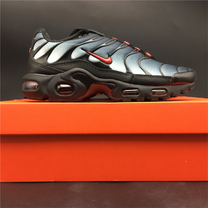 NK Air Max Plus Black Gradient Red CI2299-001 detail 7