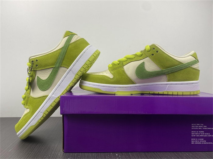 NK SB Dunk Low Green Apple DM0807-300 detail 2