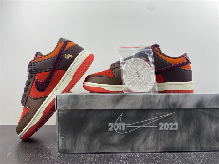 NK Dunk Low Retro PRM Year of the Rabbit Light Crimson FD4203-661 detail 2