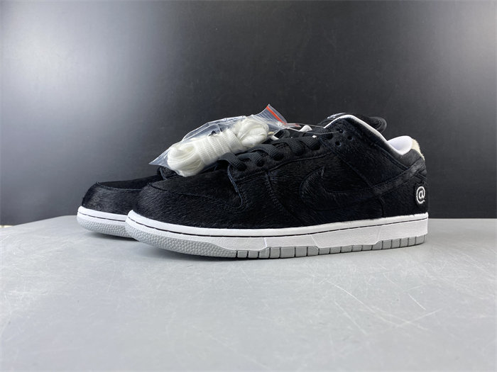 NK SB Dunk Low Medicom Toy CZ5127 001