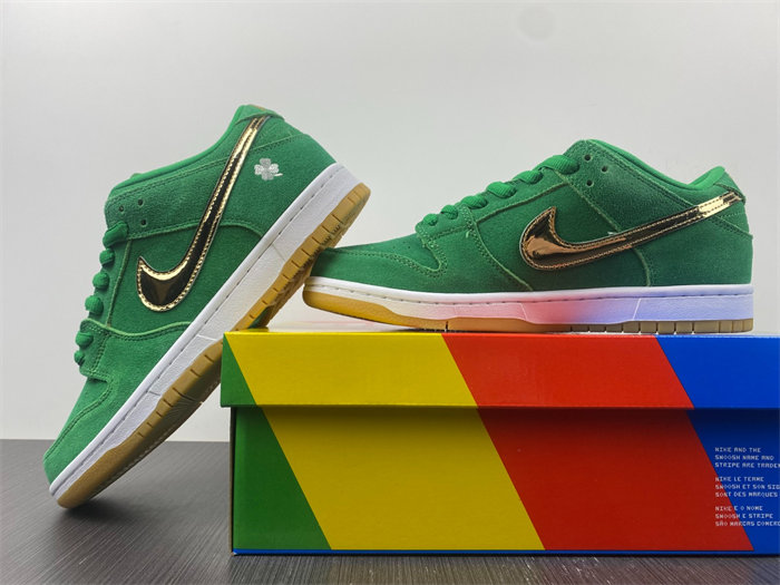 NK SB Dunk Low Pro St. Patrick's Day BQ6817 303 detail 2