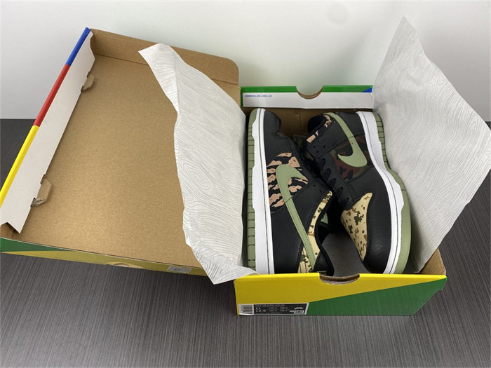 NK Dunk Low Crazy Camo DH0957-001 detail 7