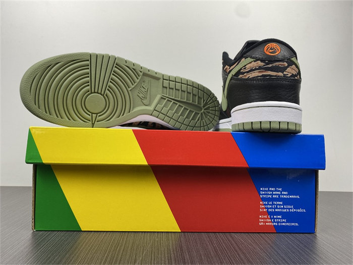 NK Dunk Low Crazy Camo DH0957-001 detail 6