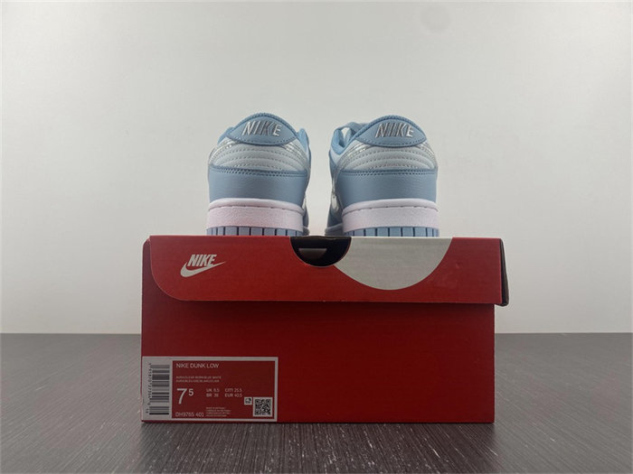NK Dunk Low Clear Blue Swoosh DH9765-401 detail 5