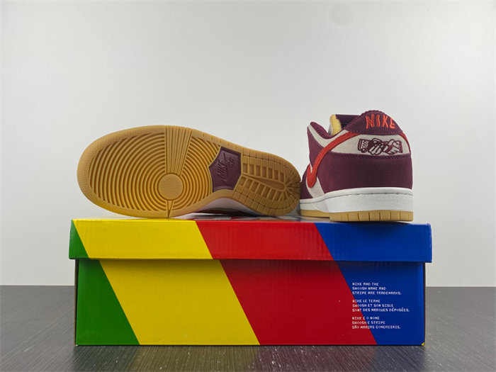 NK SB Dunk Low Skate Like a Girl DX4589-600 detail 3