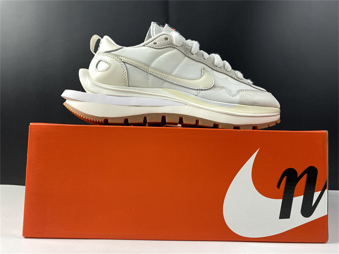 NK Vaporwaffle sacai Sail Gum DD1875-100 detail 7