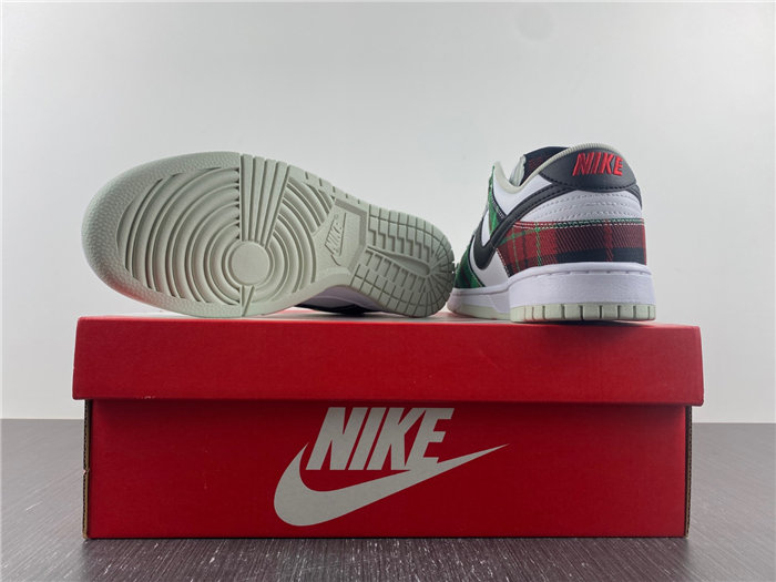 NK Dunk Low Tartan Plaid DV0827-100 detail 3