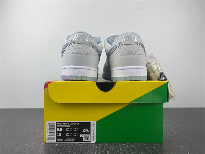 NK SB Dunk Low White Lobster FD8776-100 detail 5