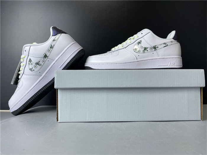 NK Air Force 1 Low Daisy CW5859-100 detail 2