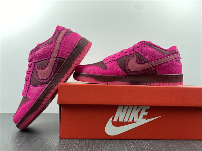 NK Dunk Low Valentine's Day DQ9324-600 detail 2
