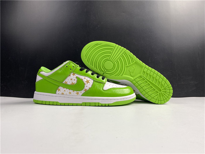 NK SB Dunk Low Supreme Stars Mean Green DH3228-101 detail 3