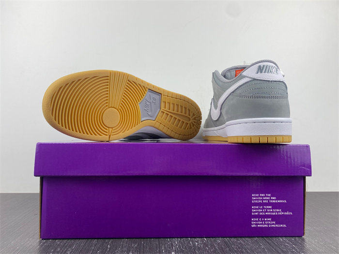 NK SB Dunk Low Pro ISO Orange Label Wolf Grey Gum DV5464-001 detail 3