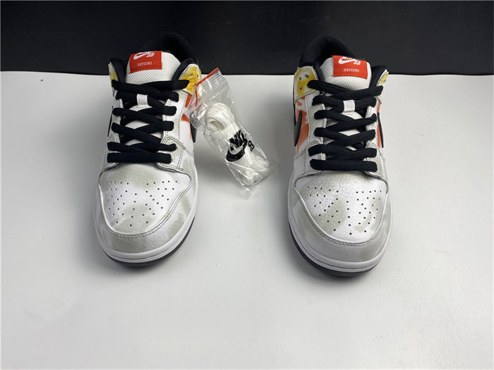 NK SB Dunk Low Raygun Tie-Dye White BQ6832-101 detail 4