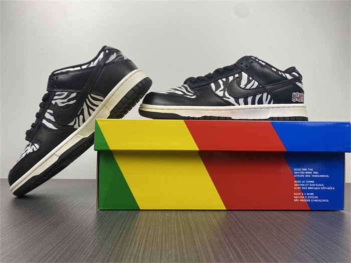 NK SB Dunk Low OG QS Quartersnacks Zebra DM3510-001 detail 2