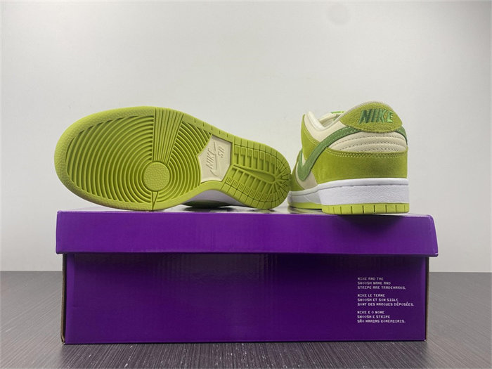 NK SB Dunk Low Green Apple DM0807-300 detail 6