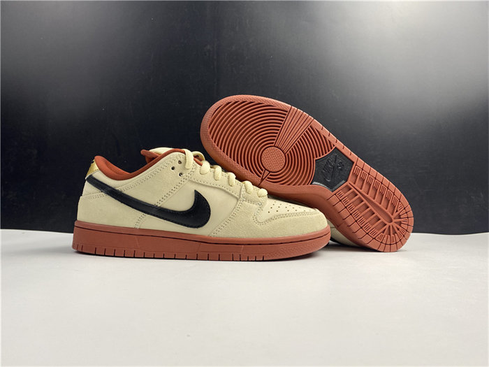 NK SB Dunk Low Pro Hennessy BQ6817-100 detail 3