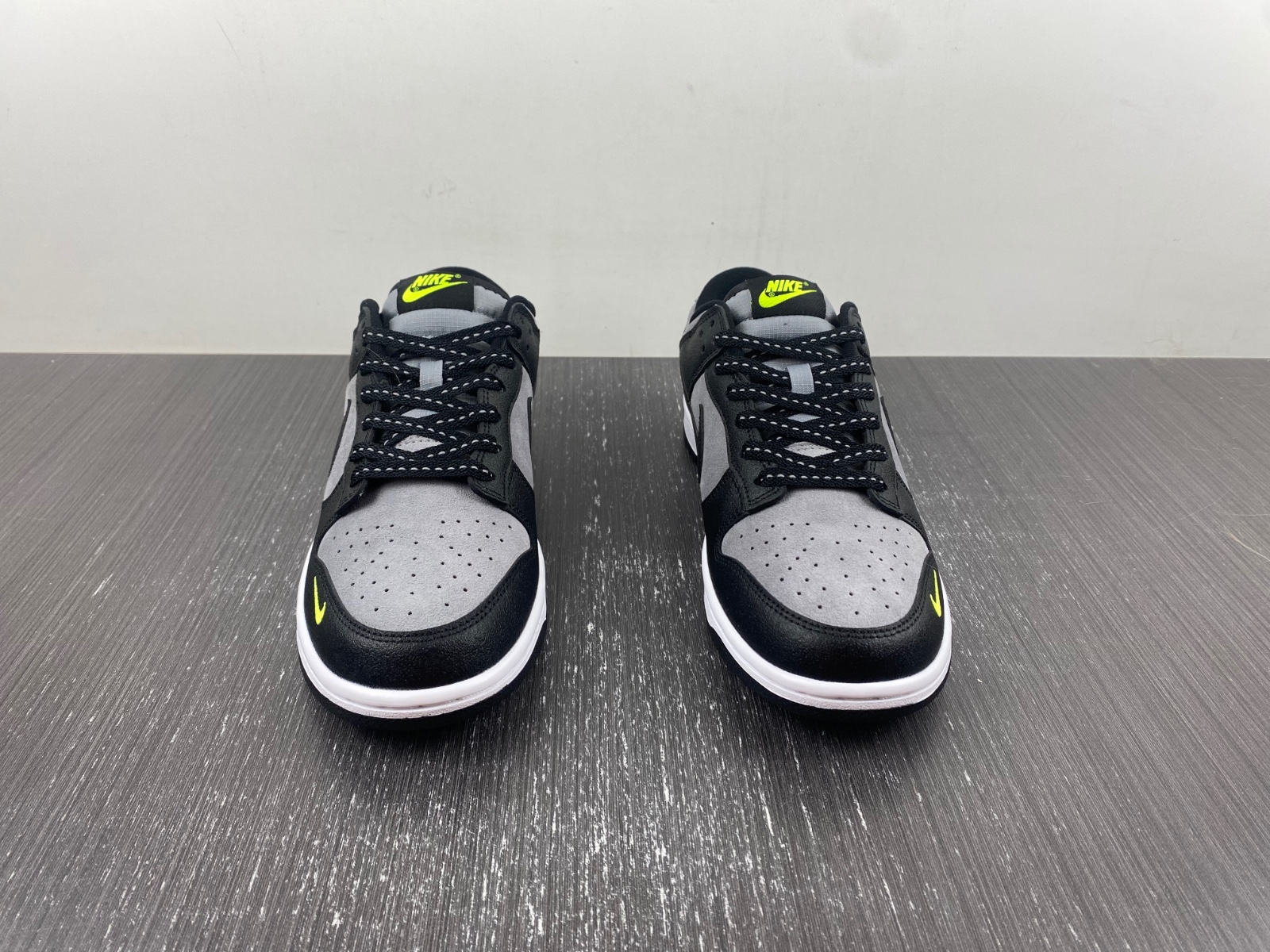 NK Dunk Low 'Black Grey Green Strike' FQ2205-001 detail 6
