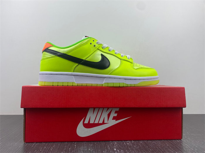 NK Dunk Low “Glow in the Dark” FJ4610-702 detail 4