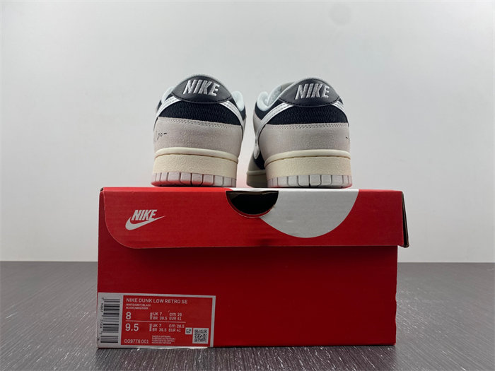 NK Dunk Low DD9776-001 detail 5