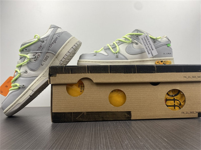 NK Dunk Low OW Lot 43 DM1602-128 detail 2