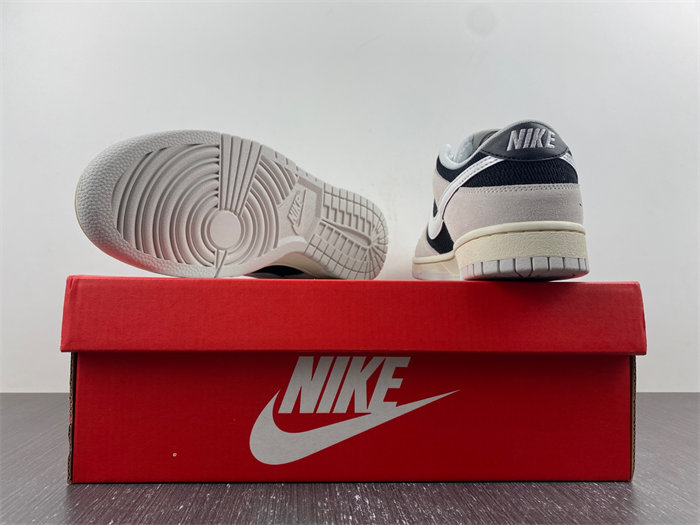 NK Dunk Low DD9776-001 detail 3