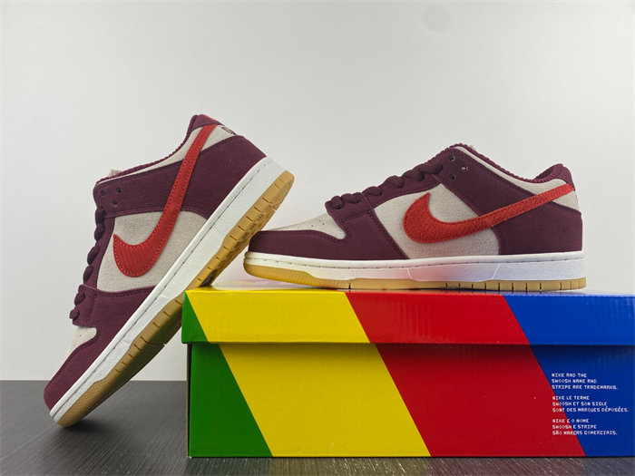 NK SB Dunk Low Skate Like a Girl DX4589-600 detail 2