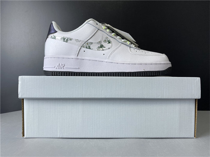 NK Air Force 1 Low Daisy CW5859-100 detail 7
