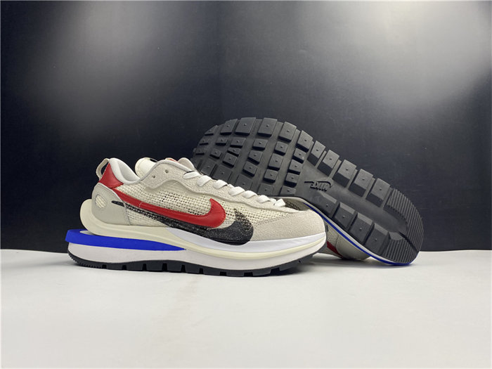 NK Vaporwaffle sacai Sport Fuchsia Game Royal CV1363-100 detail 3