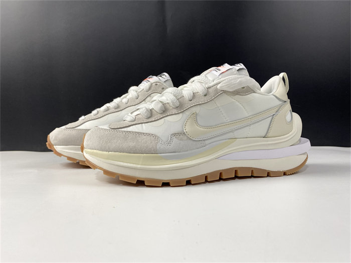NK Vaporwaffle sacai Sail Gum DD1875-100