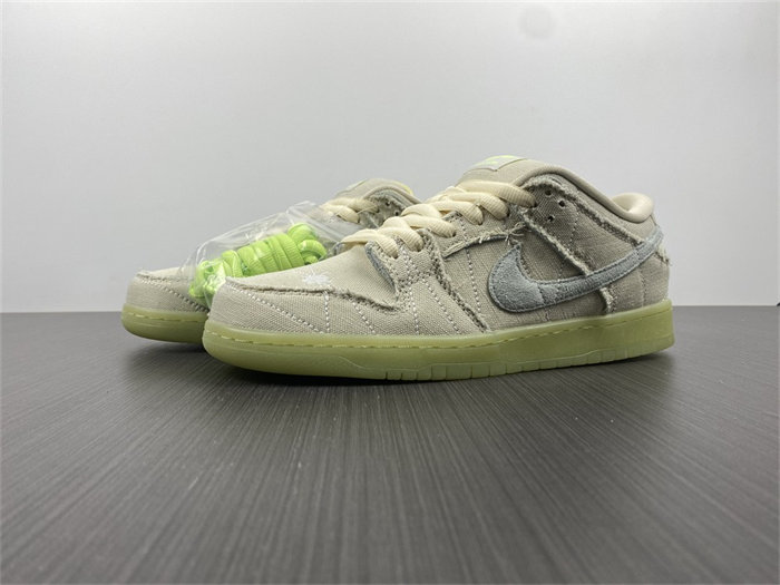 NK SB Dunk Low Mummy DM0774-111
