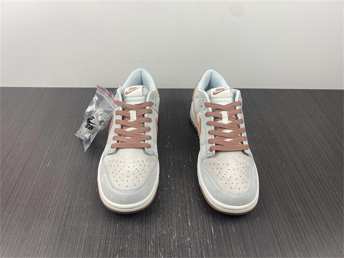 NK Dunk Low Fossil Rose DH7577-001 detail 4