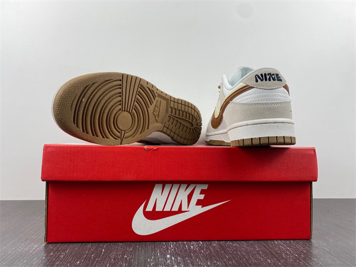 NK Dunk Low DO9457-100 detail 3