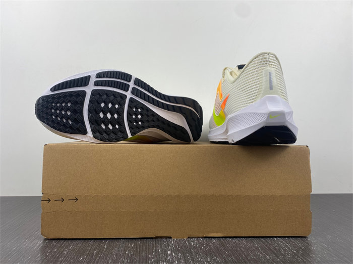 NK Air Zoom Pegasus 40 Coconut Milk Lime DV3853-101 detail 3