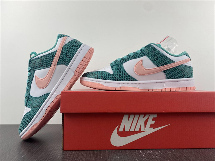 NK Dunk Low Snakeskin Washed Teal Bleached Coral DR8577-300 detail 2