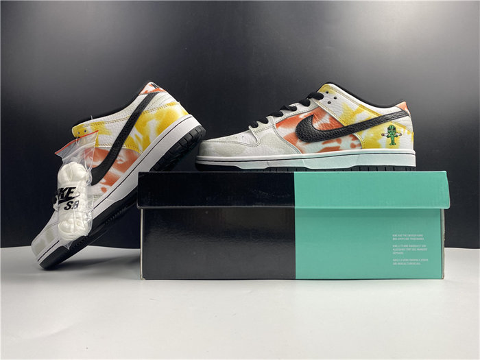 NK SB Dunk Low Raygun Tie-Dye White BQ6832-101 detail 2