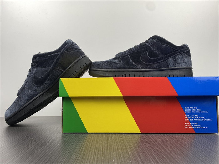 NK Dunk Low Dover Street Market Triple Black Velvet DH2686-002 detail 2