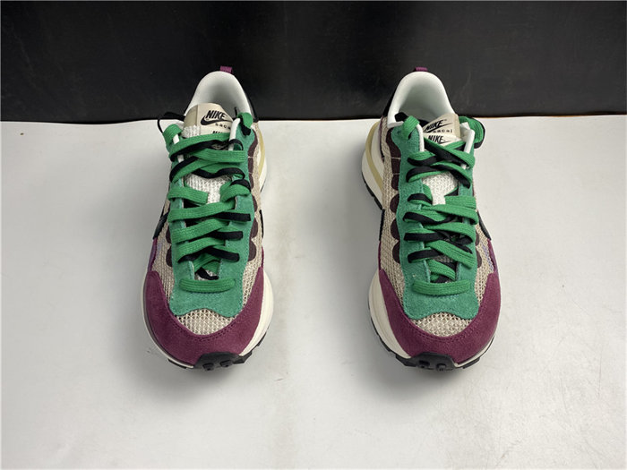NK Vaporwaffle sacai Villain Red Neptune Green detail 3