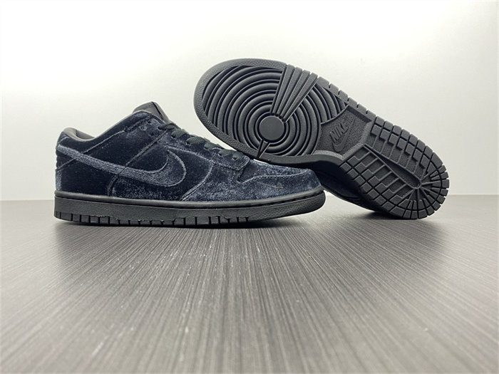 NK Dunk Low Dover Street Market Triple Black Velvet DH2686-002 detail 3