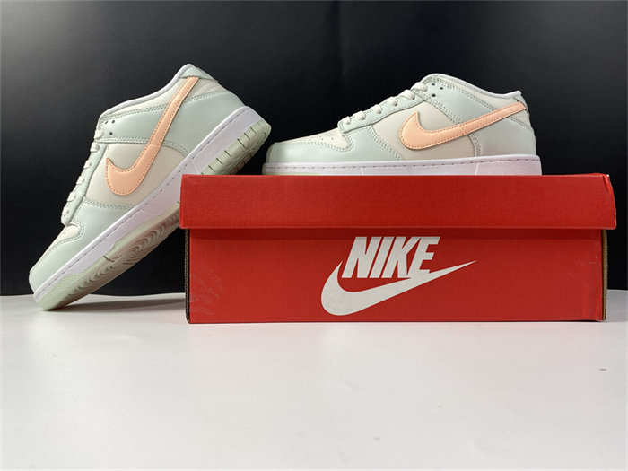NK Dunk Low Barely Green DD1503-104 detail 2