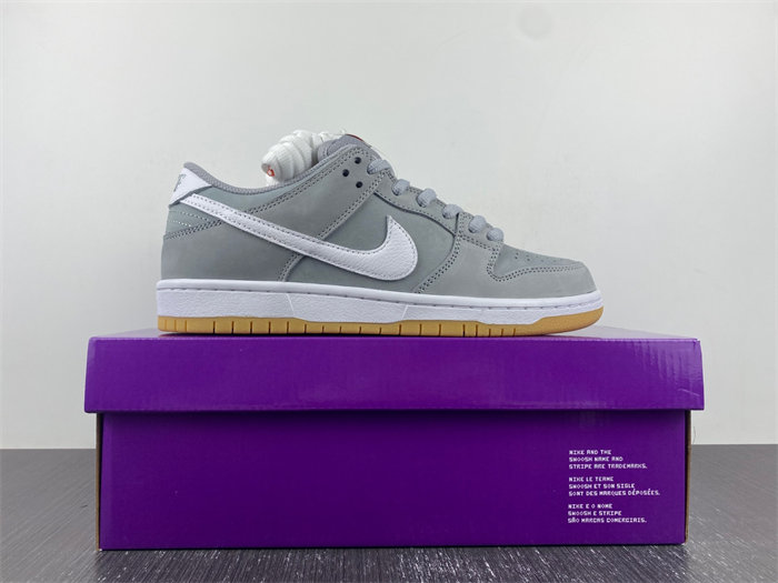 NK SB Dunk Low Pro ISO Orange Label Wolf Grey Gum DV5464-001 detail 4