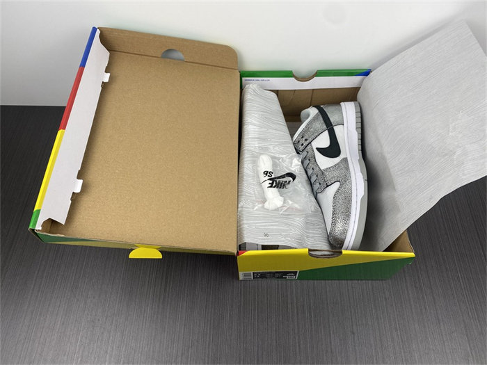 NK Dunk Low Golden Gals Metallic Silver DO5882-001 detail 7