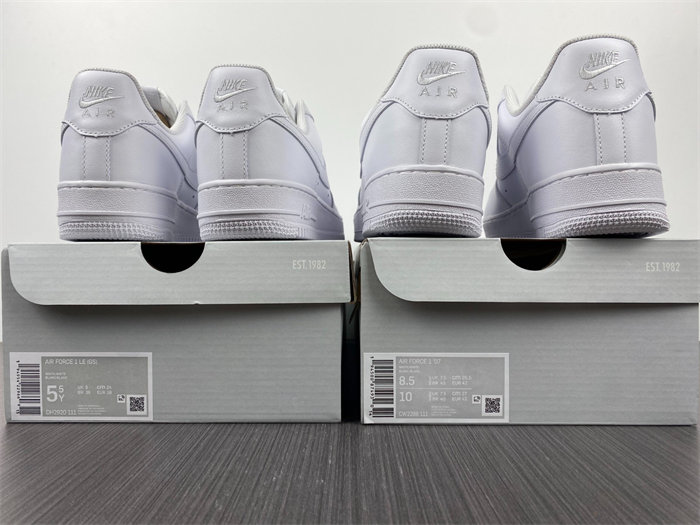 NK Air Force 1 Low LE Triple White DH2920-111 detail 5
