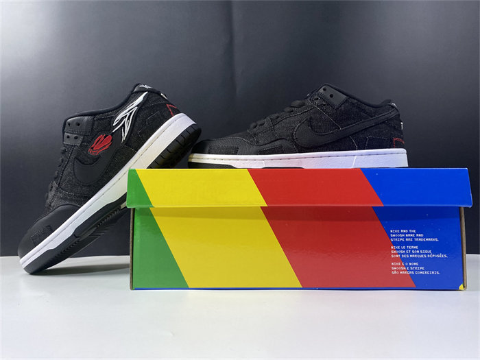 NK SB Dunk Low Wasted Youth DD8386-001 detail 2