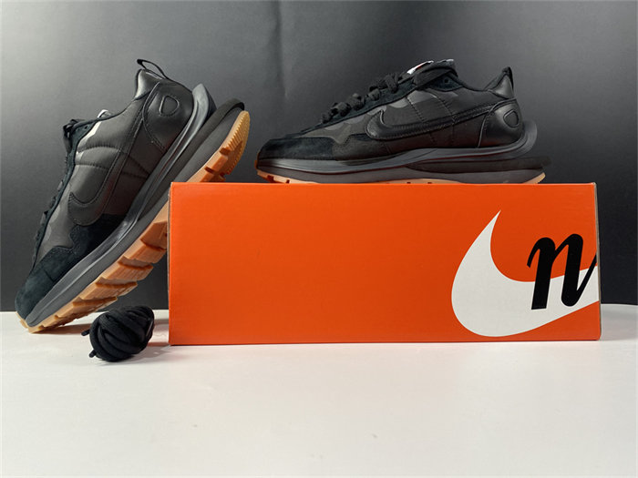 NK Vaporwaffle sacai Black Gum DD1875-001 detail 2