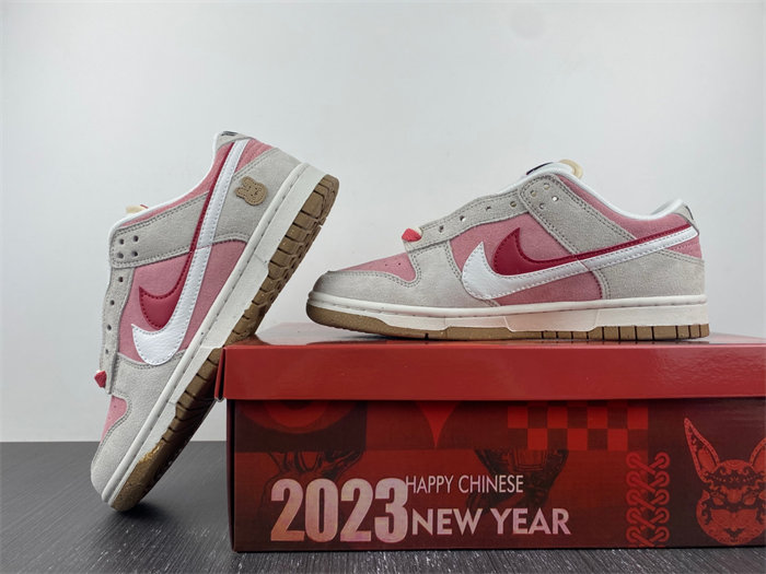 NK Dunk Low SE DO9457-110 detail 2