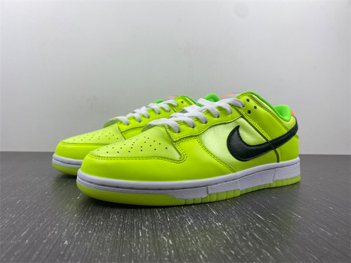 NK Dunk Low “Glow in the Dark” FJ4610-702 detail 7